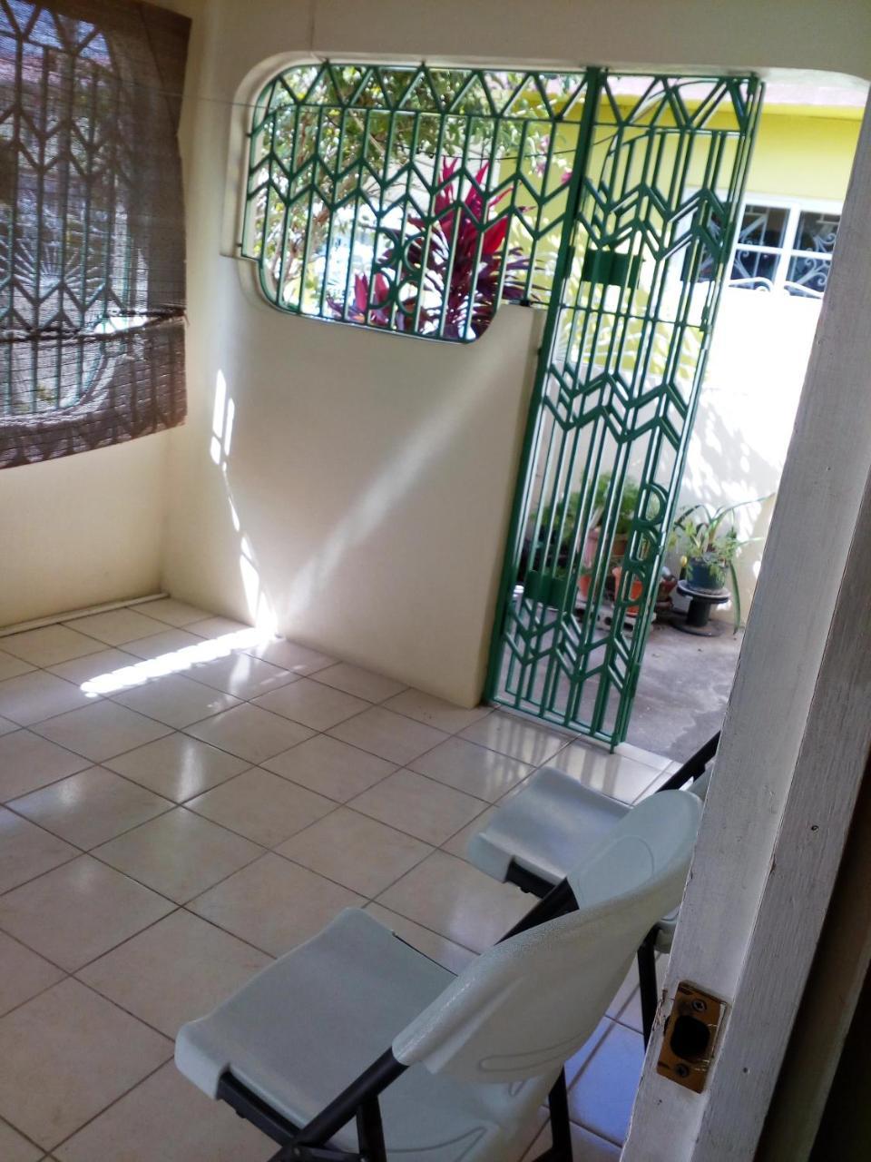 Apartamento Cozy & Comfy Portmore Exterior foto